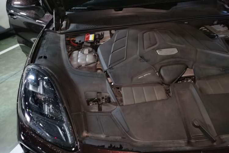 Used Porsche Cayenne 2022 Cayenne 3.0T Platinum Edition Engine Bay Right