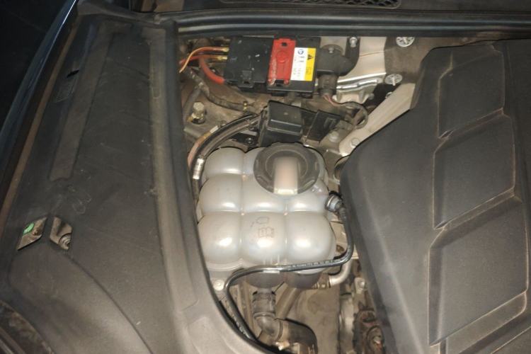 Used Porsche Cayenne 2022 Cayenne 3.0T Platinum Edition Engine Bay Right