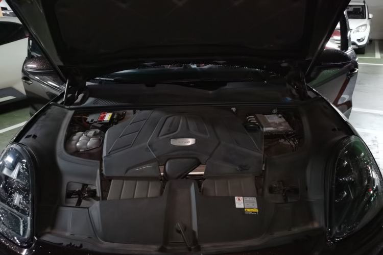 Used Porsche Cayenne 2022 Cayenne 3.0T Platinum Edition Engine Bay