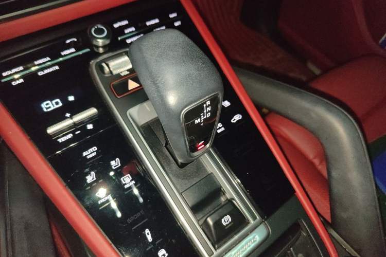 Used Porsche Cayenne 2022 Cayenne Coupé 3.0T Platinum Edition Gear Lever