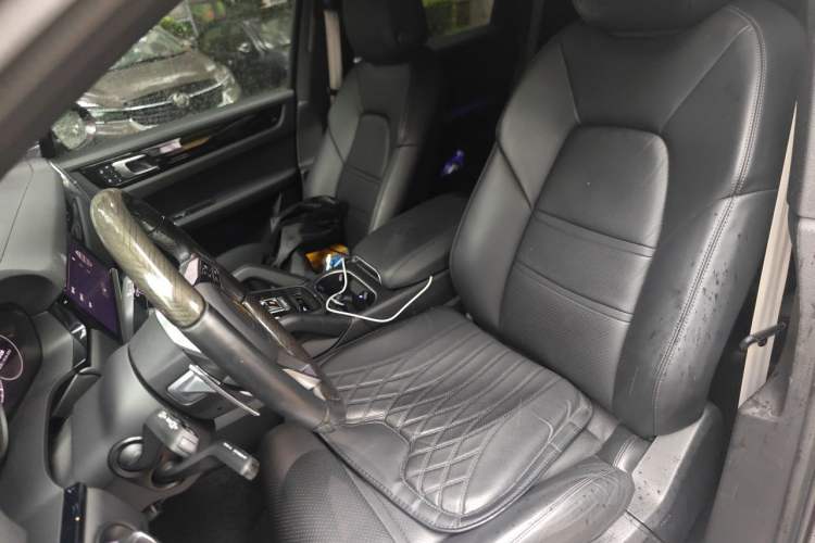 Used Porsche Cayenne 2022 Cayenne 3.0T Platinum Edition Left Front Seat