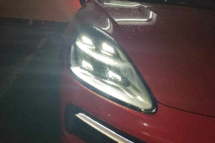Used Porsche Cayenne 2022 Cayenne Coupé 3.0T Platinum Edition Right Front Headlight