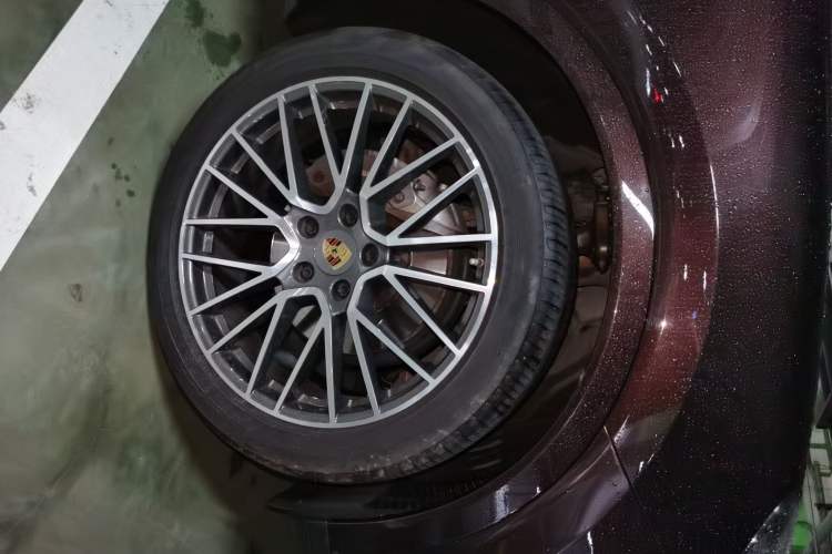 Used Porsche Cayenne 2022 Cayenne 3.0T Platinum Edition Right Front Wheel Hub