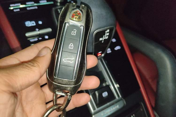 Used Porsche Cayenne 2022 Cayenne Coupé 3.0T Platinum Edition Vehicle Key