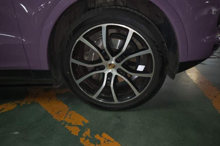 Used Porsche Cayenne 2022 Cayenne 3.0T Platinum Edition Right Front Wheel Hub