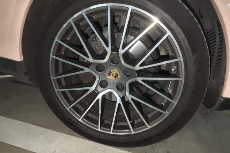 Used Porsche Cayenne 2022 Cayenne 3.0T Platinum Edition Right Front Wheel Hub