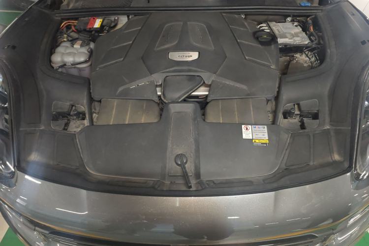 Used Porsche Cayenne 2022 Cayenne 3.0T Platinum Edition Engine Bay