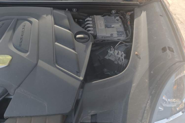 Used Porsche Cayenne 2022 Cayenne 3.0T Platinum Edition Engine Bay Left