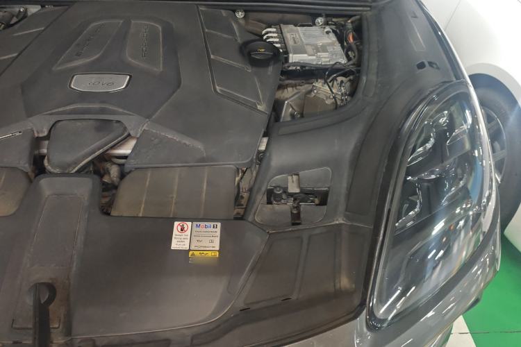 Used Porsche Cayenne 2022 Cayenne 3.0T Platinum Edition Engine Bay Left