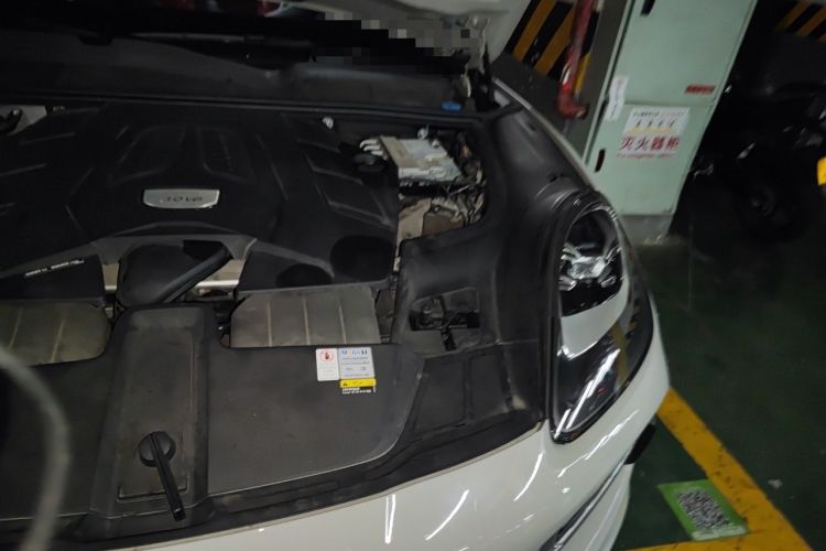 Used Porsche Cayenne 2022 Cayenne 3.0T Platinum Edition Engine Bay Left