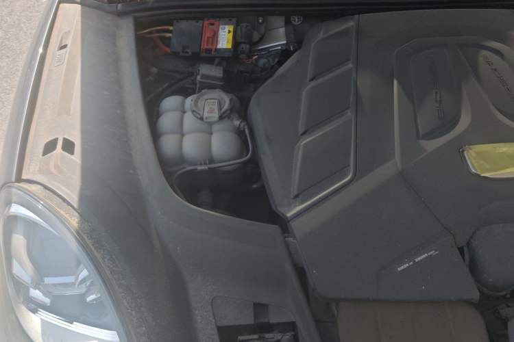 Used Porsche Cayenne 2022 Cayenne 3.0T Platinum Edition Engine Bay Right