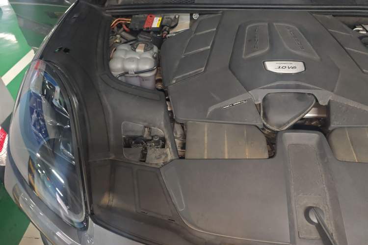 Used Porsche Cayenne 2022 Cayenne 3.0T Platinum Edition Engine Bay Right