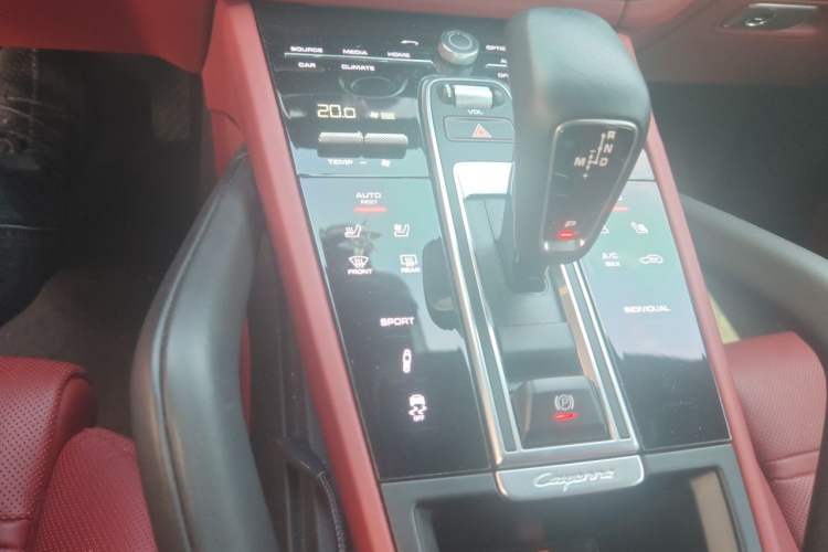 Used Porsche Cayenne 2022 Cayenne 3.0T Platinum Edition Gear Lever