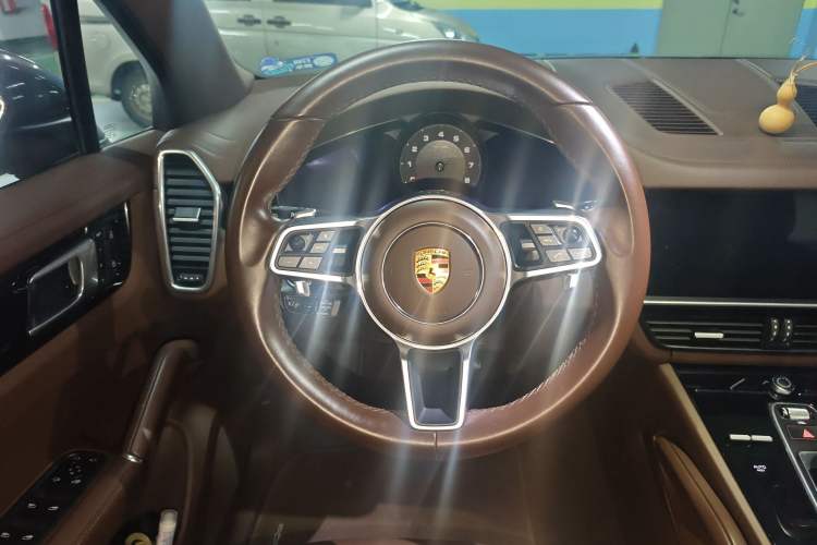Used Porsche Cayenne 2022 Cayenne 3.0T Platinum Edition Steering Wheel