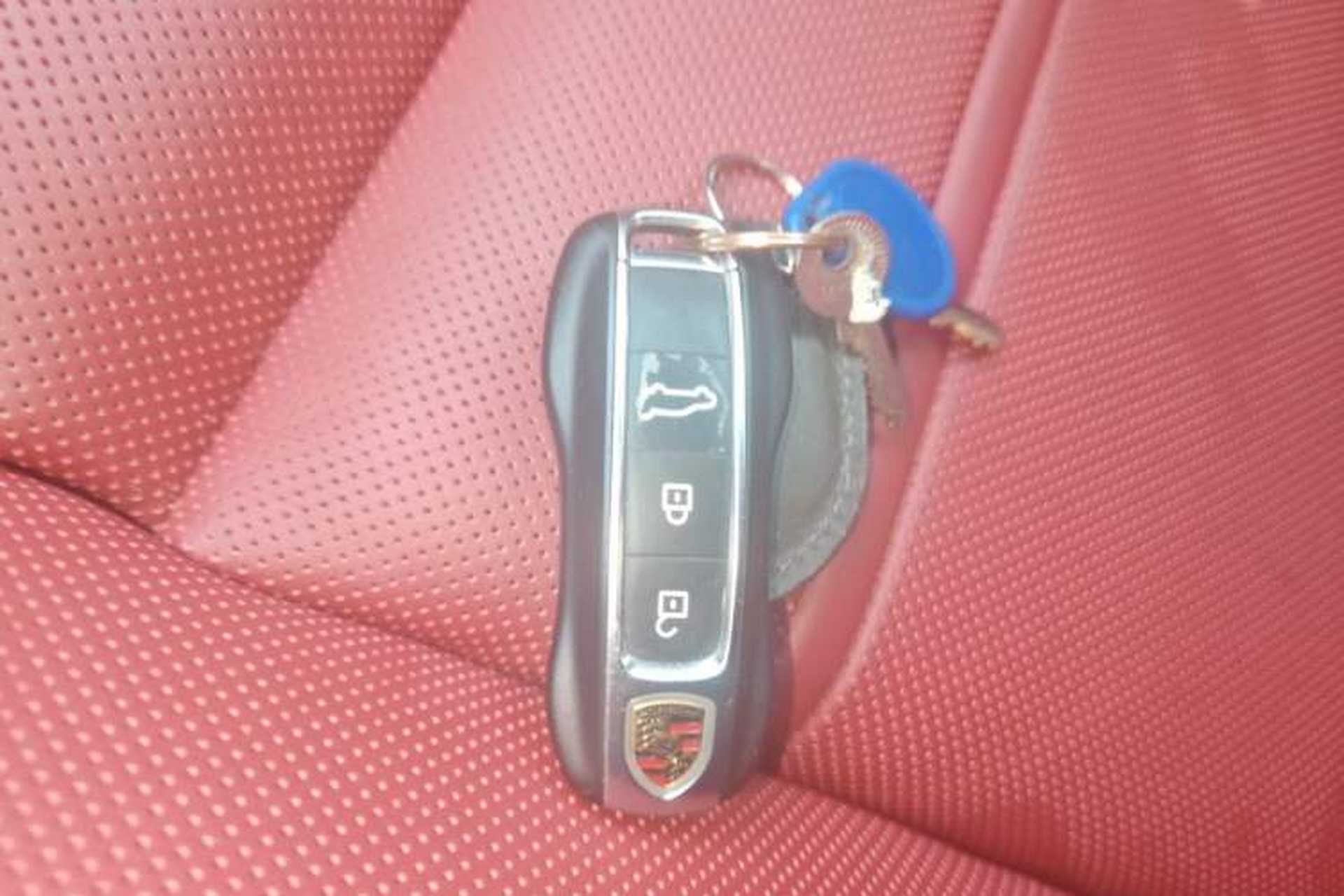 Used Porsche Cayenne 2022 Cayenne 3.0T Platinum Edition Vehicle Key