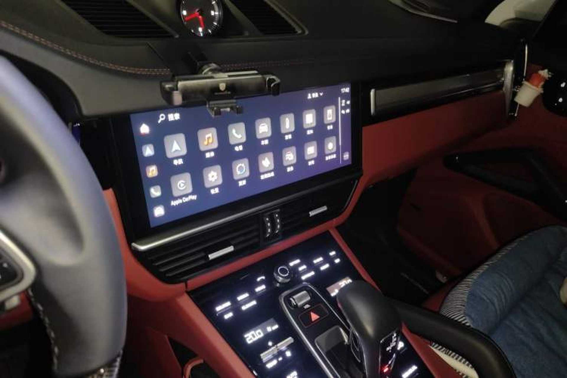 Used Porsche Cayenne 2022 Cayenne S 2.9T Platinum Edition Audio And AC Panel