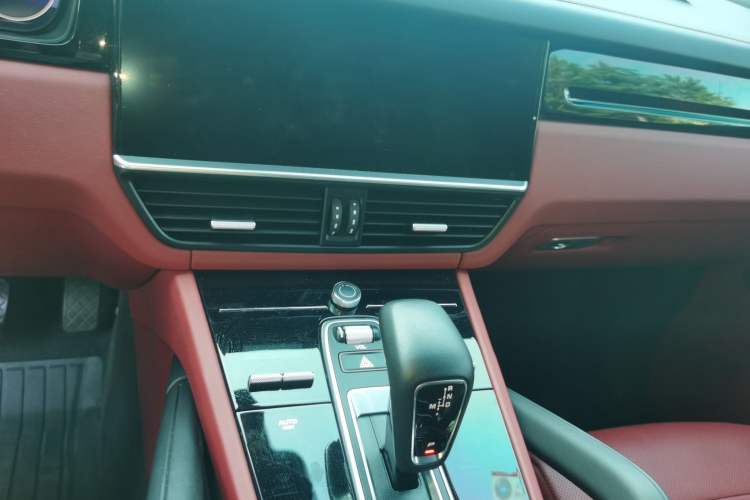 Used Porsche Cayenne 2022 Cayenne 3.0T Platinum Edition Audio And AC Panel