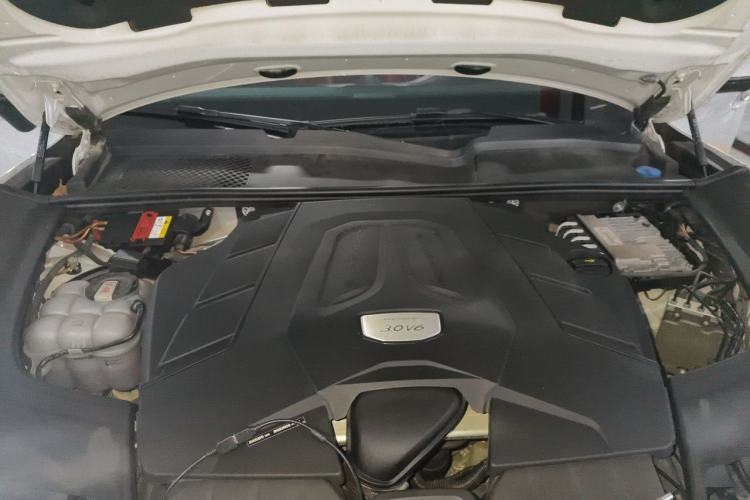 Used Porsche Cayenne 2022 Cayenne 3.0T Platinum Edition Engine Bay