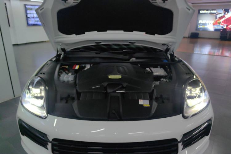 Used Porsche Cayenne 2022 Cayenne 3.0T Platinum Edition Engine Bay