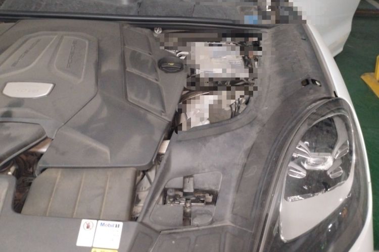 Used Porsche Cayenne 2022 Cayenne 3.0T Platinum Edition Engine Bay Left