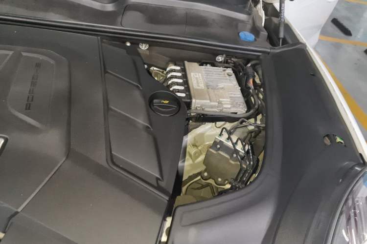 Used Porsche Cayenne 2022 Cayenne 3.0T Platinum Edition Engine Bay Left