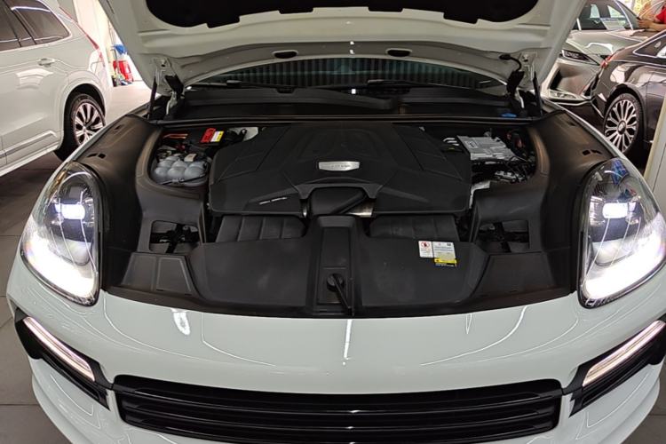 Used Porsche Cayenne 2022 Cayenne 3.0T Platinum Edition Engine Bay