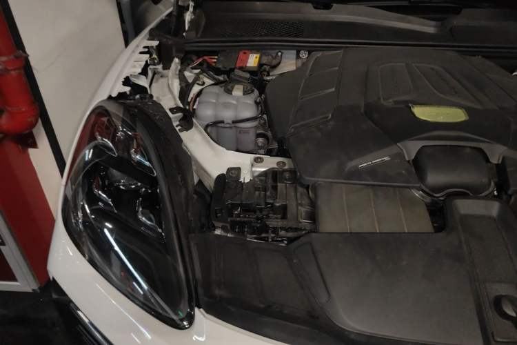 Used Porsche Cayenne 2022 Cayenne S 2.9T Platinum Edition Engine Bay Right