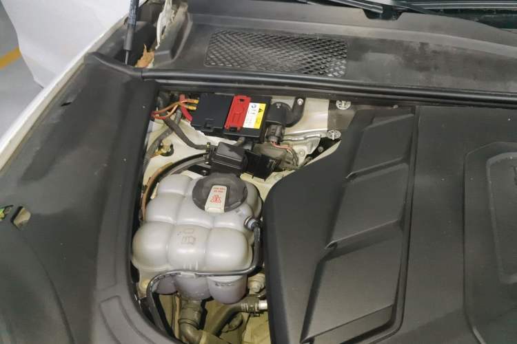 Used Porsche Cayenne 2022 Cayenne 3.0T Platinum Edition Engine Bay Right