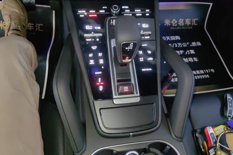 Used Porsche Cayenne 2022 Cayenne 3.0T Platinum Edition Gear Lever