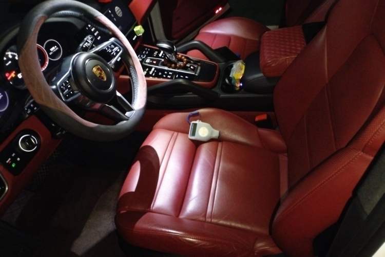 Used Porsche Cayenne 2022 Cayenne 3.0T Platinum Edition Left Front Seat