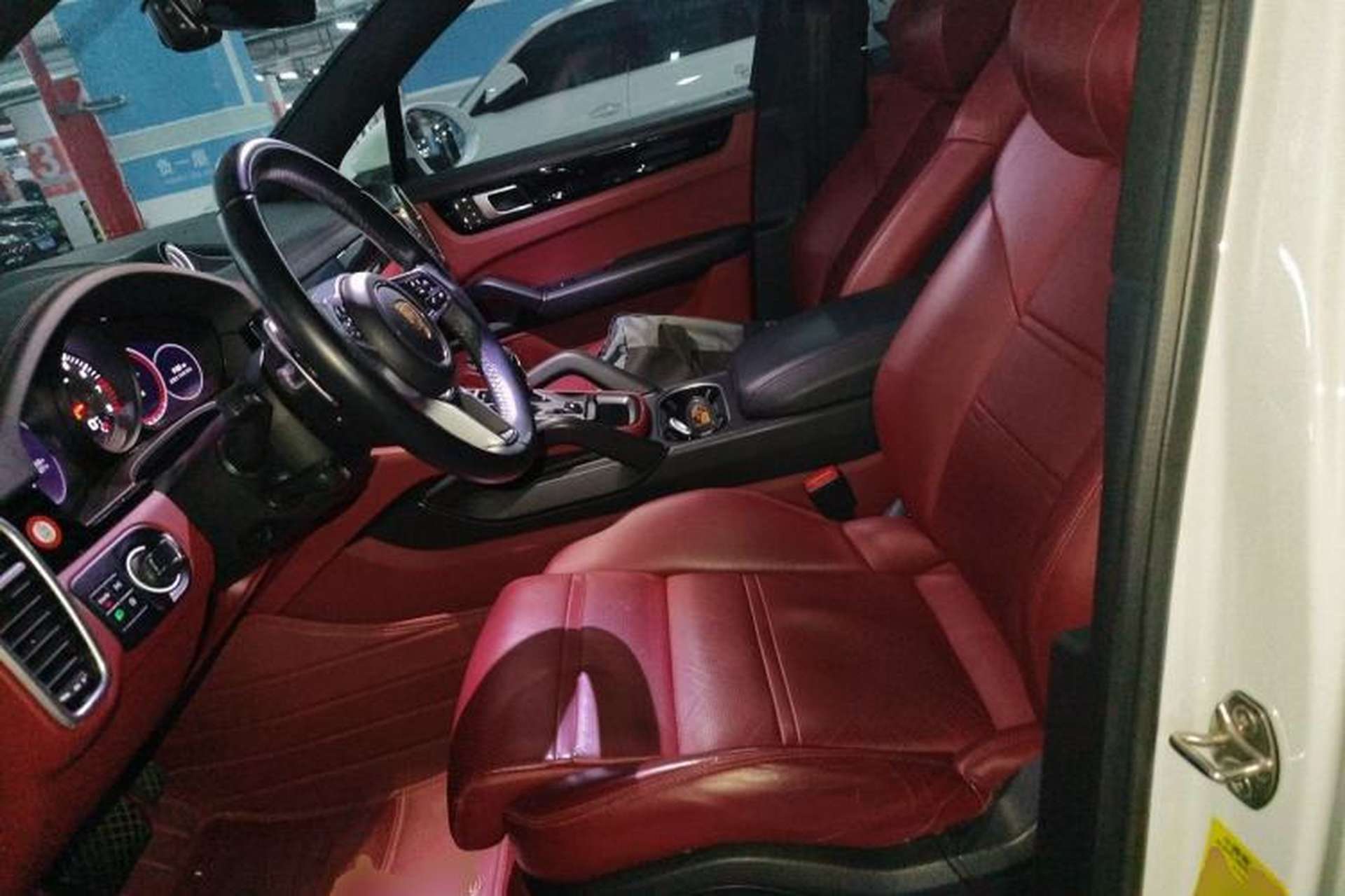 Used Porsche Cayenne 2022 Cayenne 3.0T Platinum Edition Left Front Seat