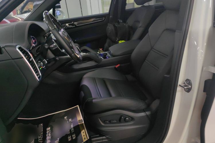 Used Porsche Cayenne 2022 Cayenne 3.0T Platinum Edition Left Front Seat