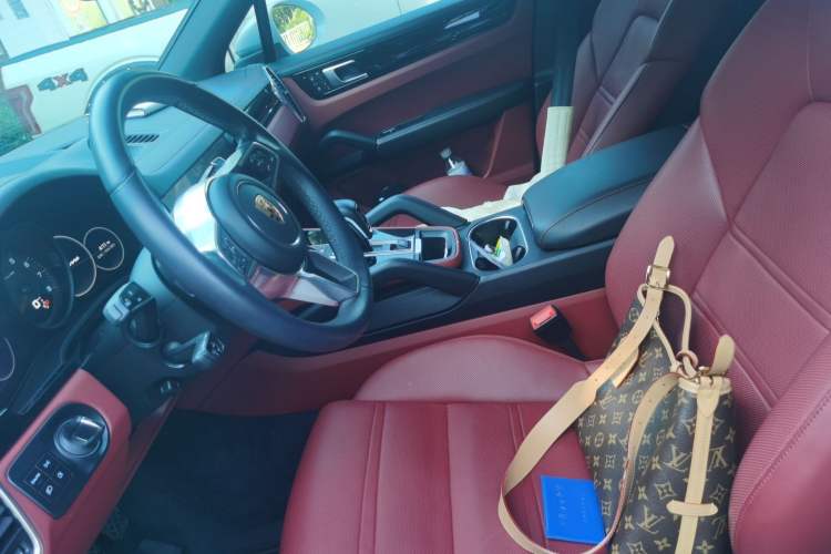 Used Porsche Cayenne 2022 Cayenne 3.0T Platinum Edition Left Front Seat