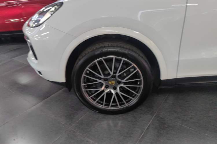 Used Porsche Cayenne 2022 Cayenne 3.0T Platinum Edition Left Front Wheel Hub