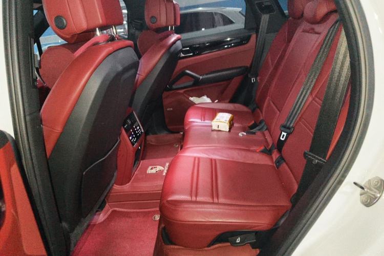 Used Porsche Cayenne 2022 Cayenne 3.0T Platinum Edition Left Rear Seat