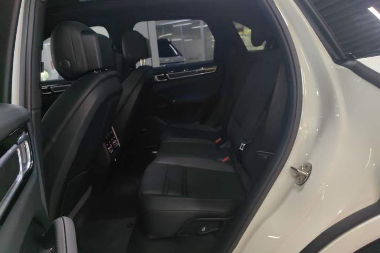 Used Porsche Cayenne 2022 Cayenne 3.0T Platinum Edition Left Rear Seat
