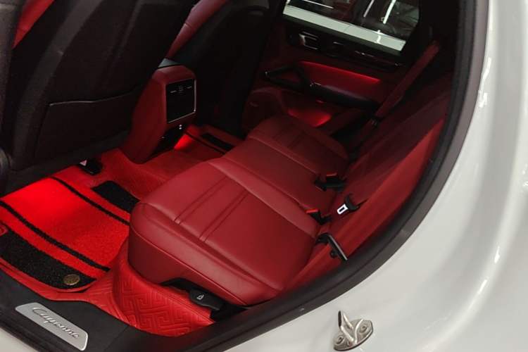 Used Porsche Cayenne 2022 Cayenne 3.0T Platinum Edition Left Rear Seat