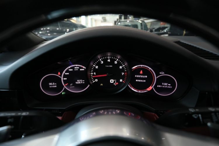 Used Porsche Cayenne 2022 Cayenne 3.0T Platinum Edition Odometer Close Up