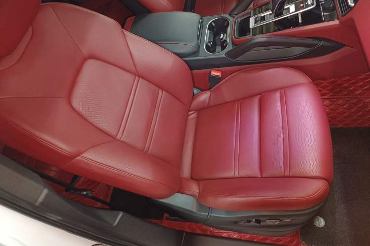 Used Porsche Cayenne 2022 Cayenne 3.0T Platinum Edition Right Front Seat