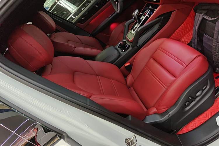 Used Porsche Cayenne 2022 Cayenne 3.0T Platinum Edition Right Front Seat