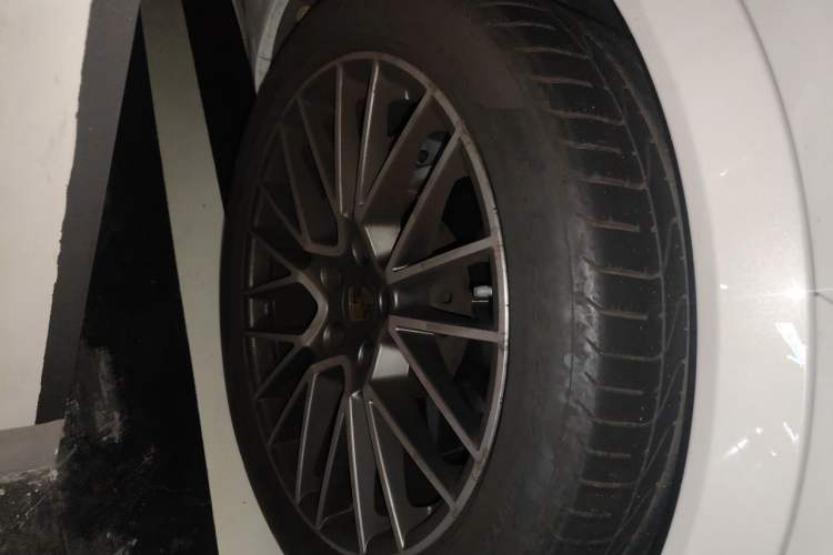 Used Porsche Cayenne 2022 Cayenne S 2.9T Platinum Edition Right Front Wheel Hub