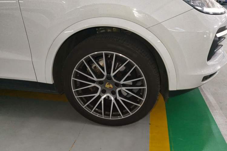 Used Porsche Cayenne 2022 Cayenne 3.0T Platinum Edition Right Front Wheel Hub