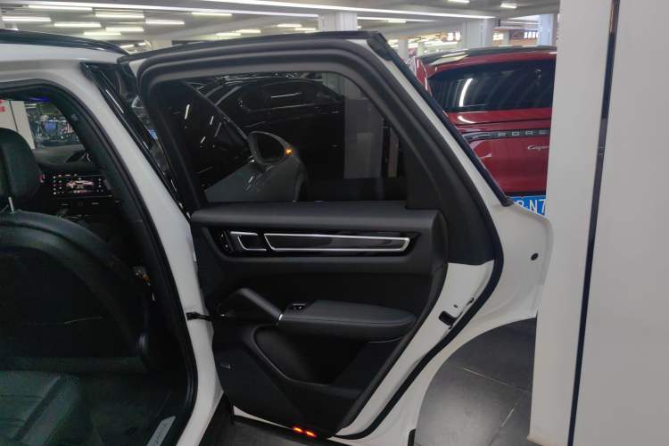 Used Porsche Cayenne 2022 Cayenne 3.0T Platinum Edition Right Rear Door Interior