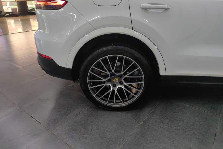 Used Porsche Cayenne 2022 Cayenne 3.0T Platinum Edition Right Rear Wheel Hub