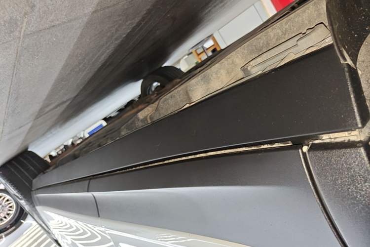 Used Porsche Cayenne 2022 Cayenne 3.0T Platinum Edition Right Side Sill