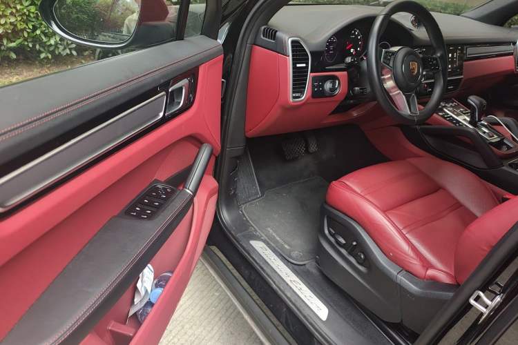 Used Porsche Cayenne 2023 Cayenne 3.0T Platinum Edition Driver Seat