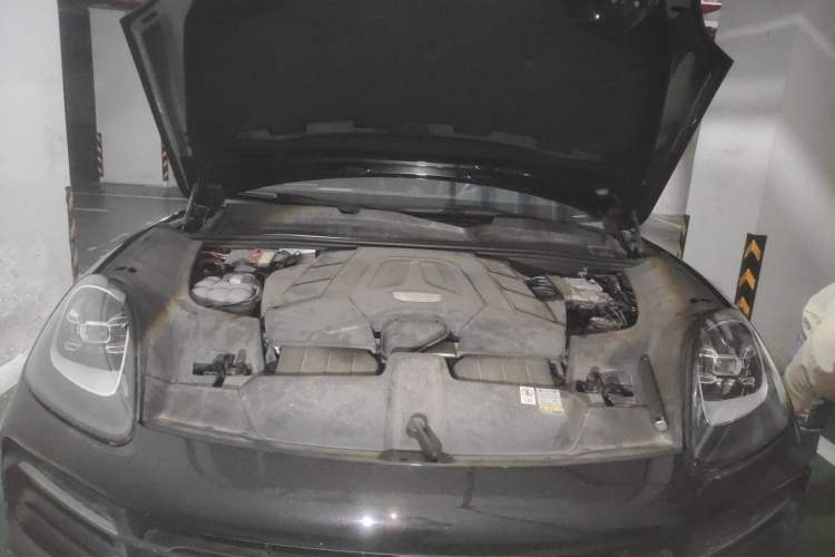 Used Porsche Cayenne 2023 Cayenne Coupé 3.0T Engine Bay