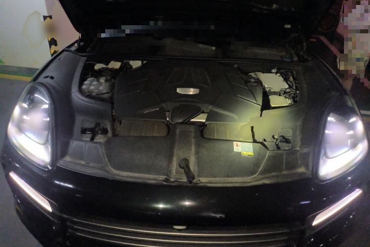 Used Porsche Cayenne 2023 Cayenne 3.0T Platinum Edition Engine Bay