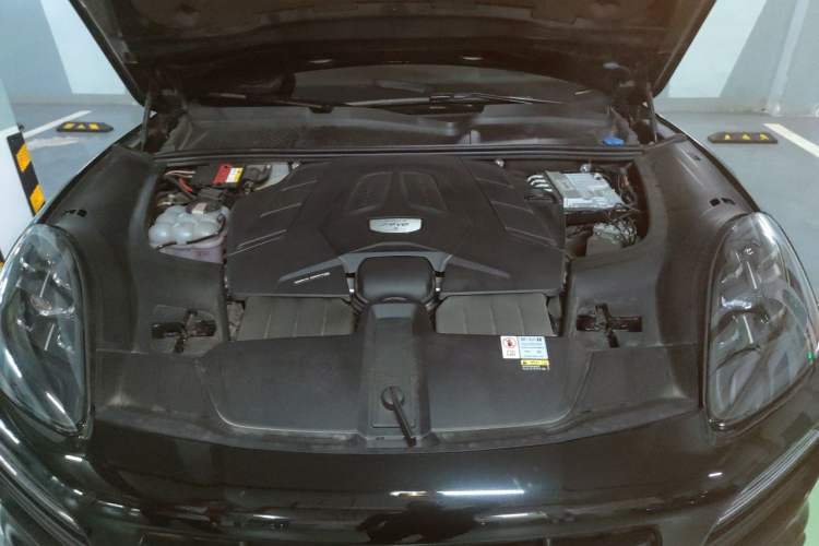 Used Porsche Cayenne 2023 Cayenne S 2.9T Platinum Edition Engine Bay