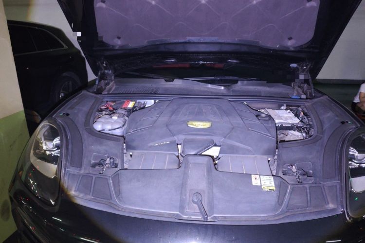 Used Porsche Cayenne 2023 Cayenne 3.0T Engine Bay